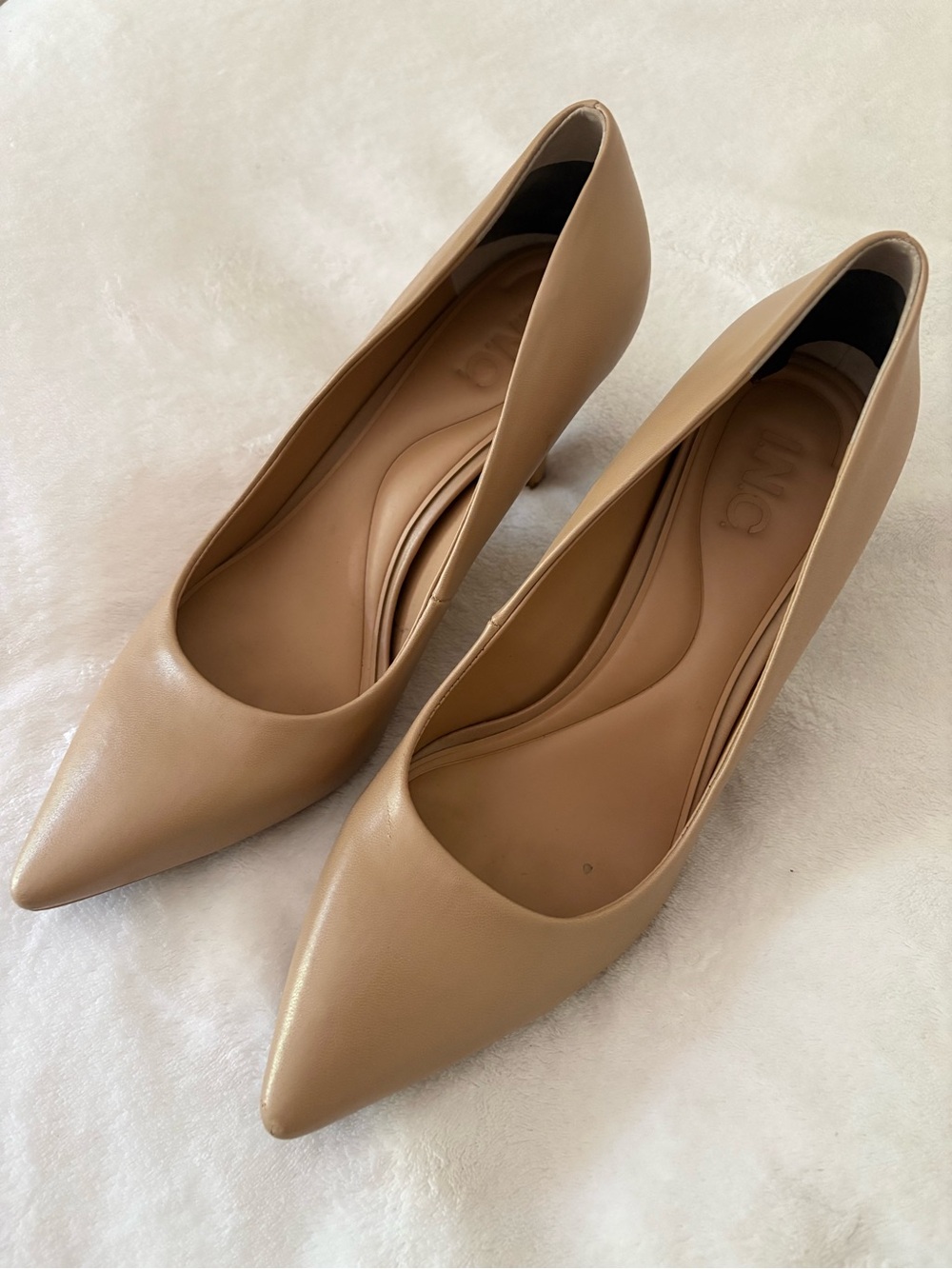 WORN ONCE INC Pointed-Toe Women's Pumps in Beige